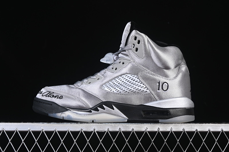 Jordan AIR Jordan 5 RETRO WINGS GREY/SILVER/BLACK · IO2038-001, photo 1