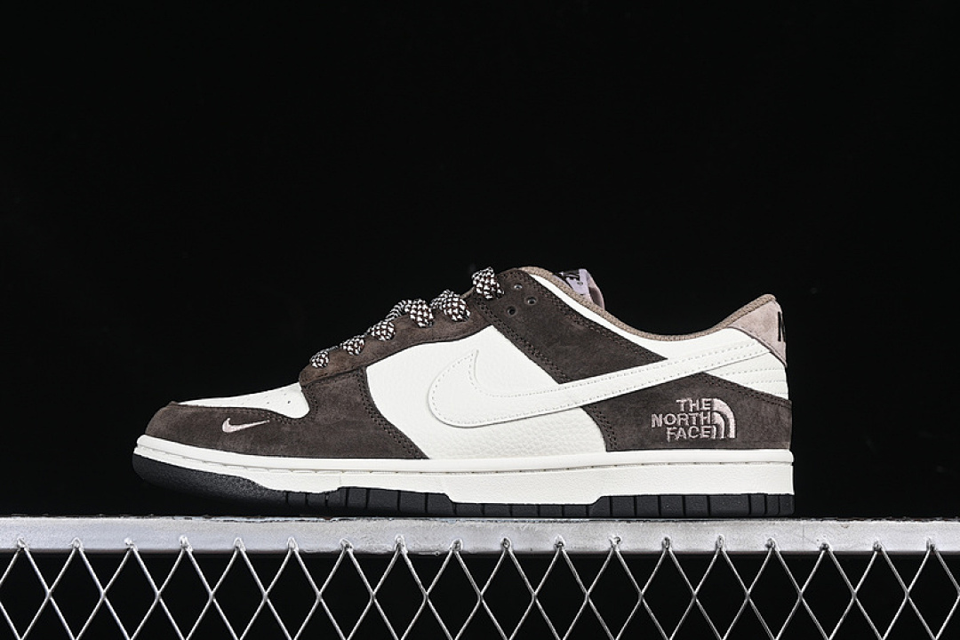 Nike SB DUNK LOW BLACK/BROWN/WHITE · DJ2024-058, photo 1