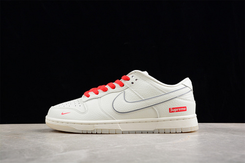 Supreme Nike SUPREME SB DUNK LOW OFF WHITE/RED · RM2308-230, photo 1