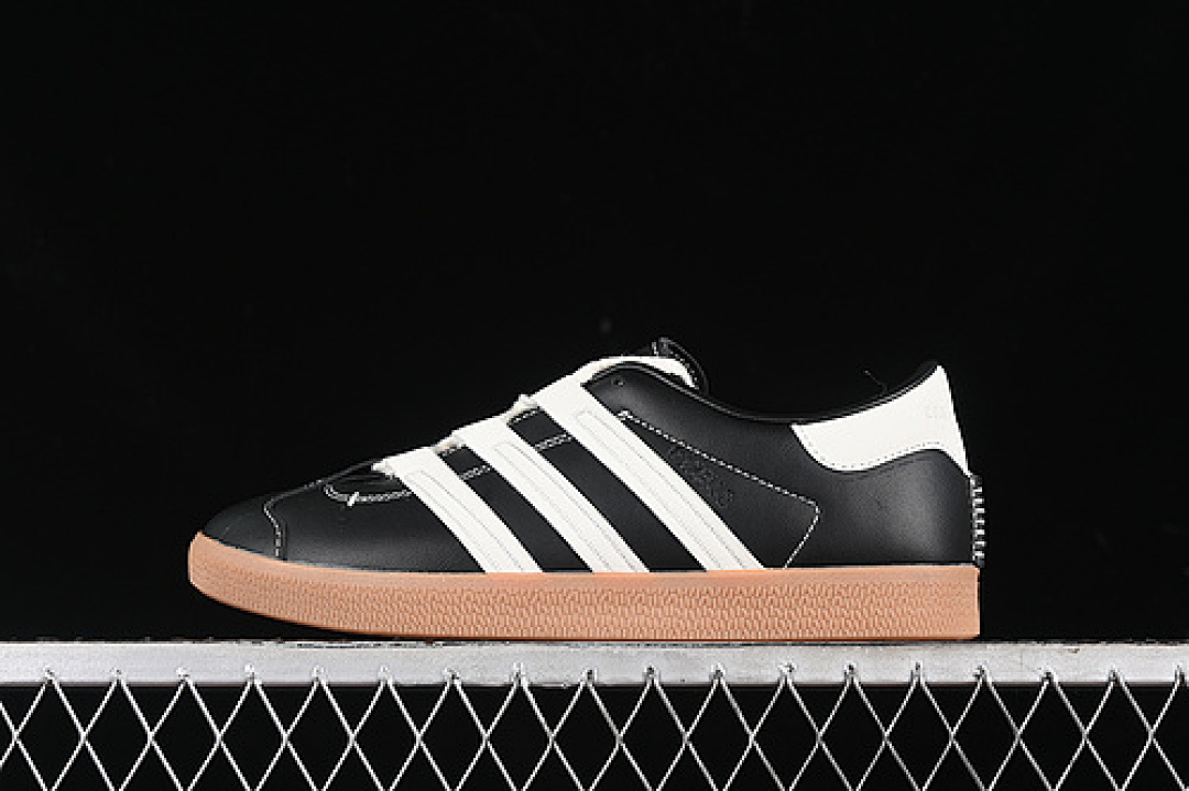 Adidas FOOT INDUSTRY X ORIGIALS GAZELLE CORE BLACK/CREAM WHITE/GUM · ID3517, photo 1