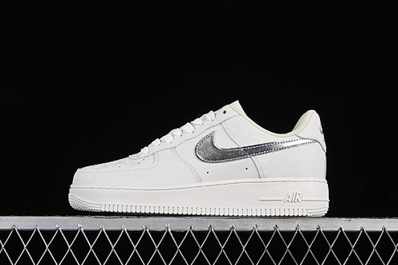 Nike Nike AIR FORCE 1 07 LOW WHITE/SILVER · AF2406-110, photo 1