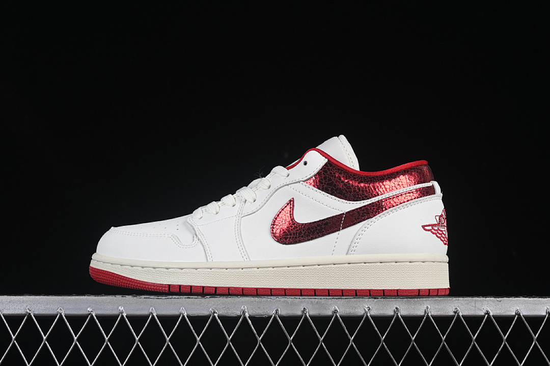 Jordan [HJ9338-106]-[AIR JORDAN 1 LOW SAIL/VARSITY RED/TEAM RED]-[WOMAN:36-39]-[MAN:40-46], photo 1