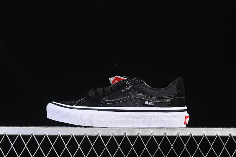 LOW TOP CASUAL SKATE SHOES BLACK/WHITE · VN0A4UUK2V4, photo 1