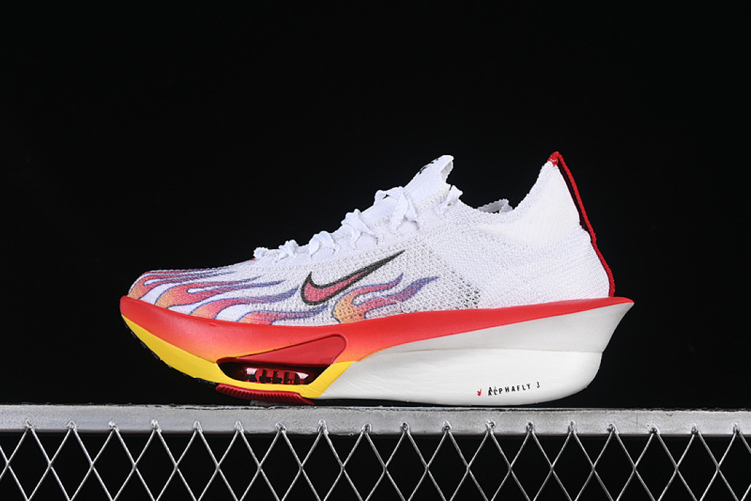 Unbranded [HQ3501-100]-[ZOOMX VAPORFLY NEXT% 3 WHITE/HABANERO RED/BLACK/UNIVERSITY RED/UNIVERSITY (GOLD]), photo 1
