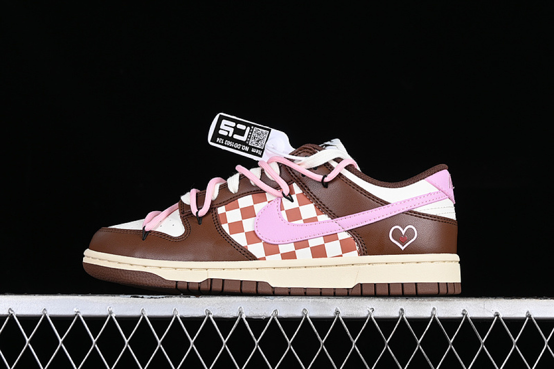 Nike DUNK LOW SB WHITE/BROWN/PINK · DD1503-124, photo 1