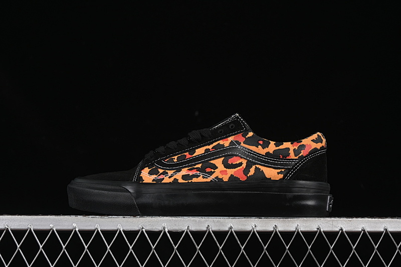 LOW-TOP RETRO CASUAL SNEAKERS BLACK/ORANGE · VN000D56BKA, photo 1