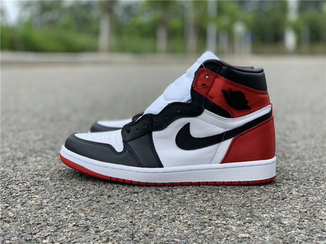 Jordan AIR Jordan 1 RETRO HIGH SATIN BLACK TOE BLACK/WHITE/RED · CD0461-016, photo 1
