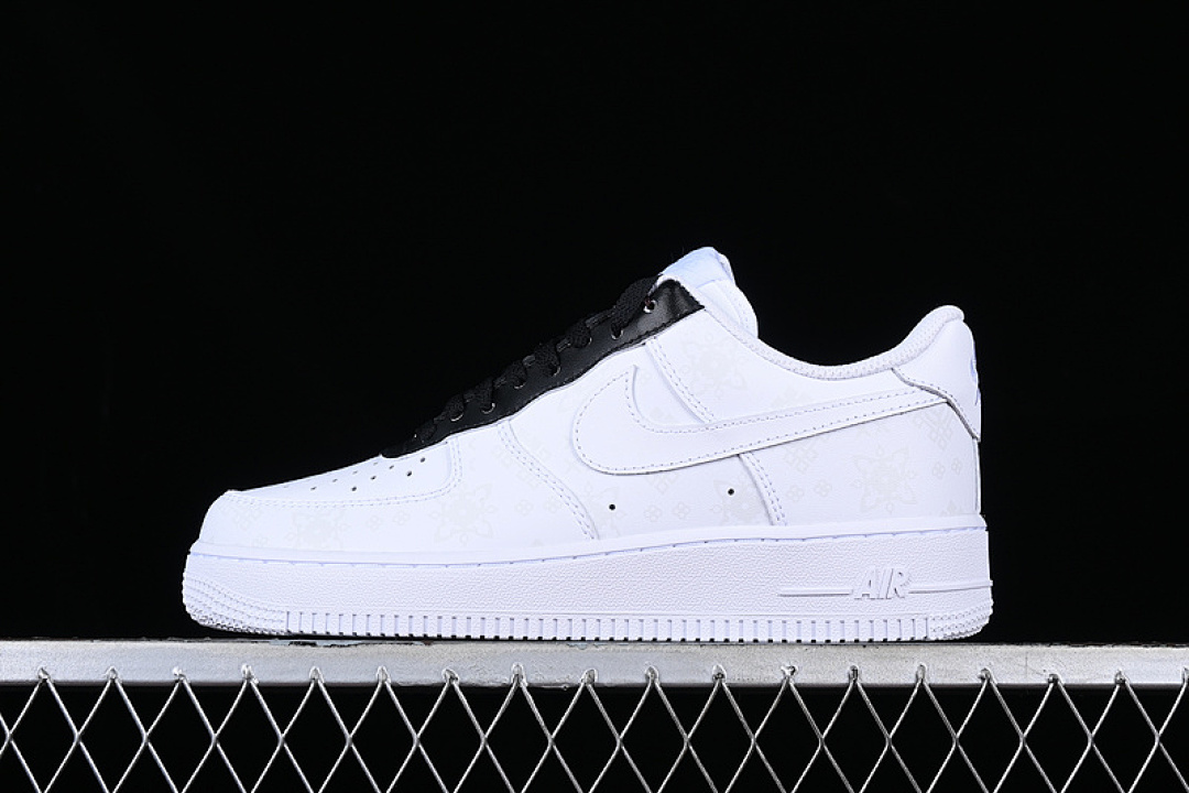 Nike [CW2288-111]-[AIR FORCE 1 07 WHITE/WHITE/WHITE]-[WOMAN:36-39]-[MAN:40-45], photo 1