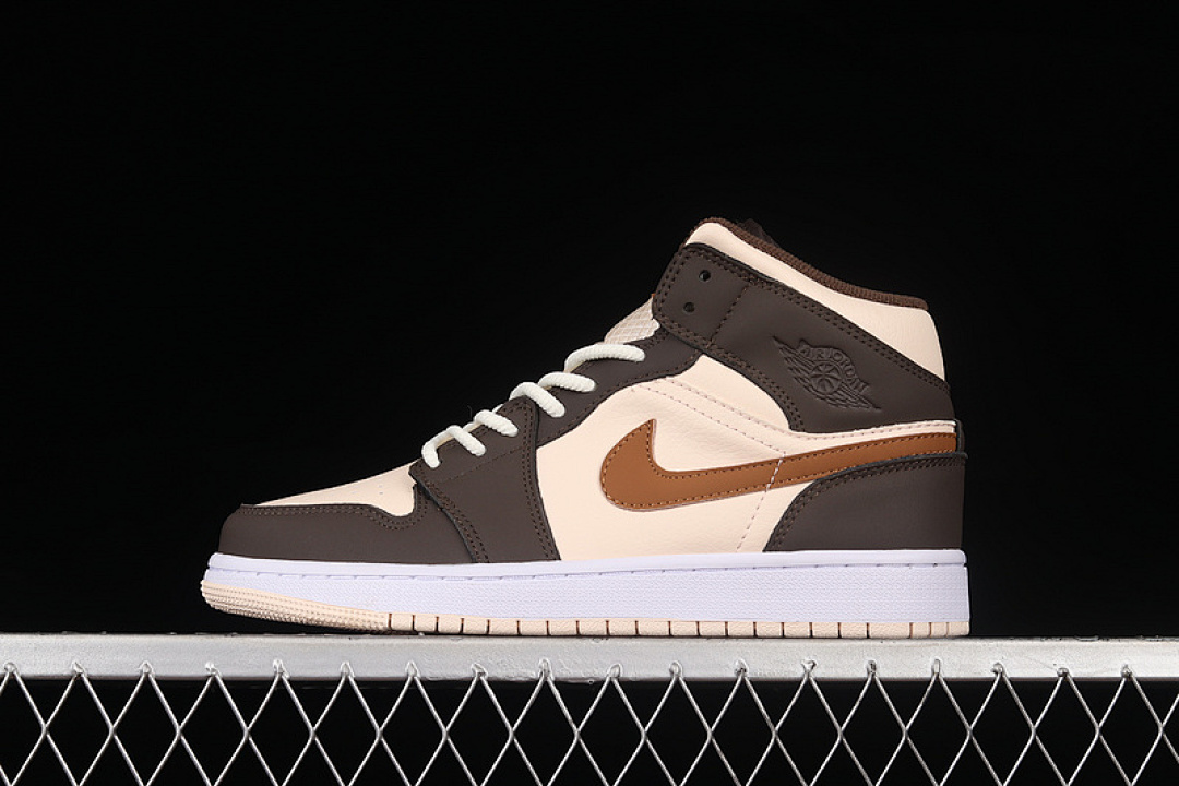 Jordan AIR Jordan 1 MID CREAM/DARK CHOCOLATE-BROWN · DO6699-200, photo 1