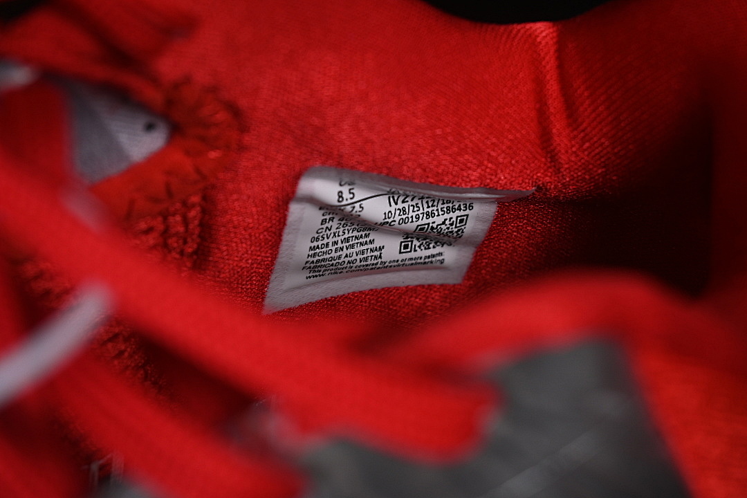 Nike [IV2712-001]-[KOBE 5 PROTRO METALLIC SILVER/UNIVERSITY RED]-[MAN:40-47.5] - Image 6
