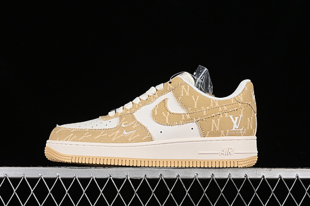 Nike [HD1968-027]-[AIR FORCE 1 07 LOW L*V WHITE/KHAKI]-[WOMAN:36-39]-[MAN:40-45], photo 1