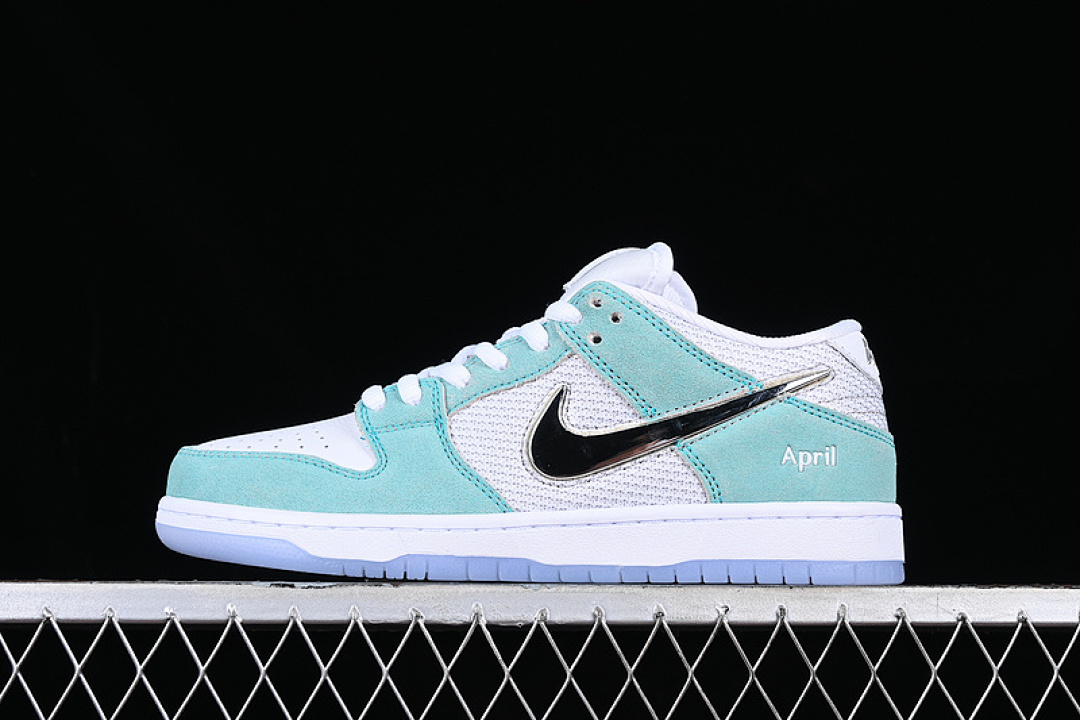 Unbranded [FD2562-400]-[APRIL SKATEBOARDS X DUNK LOW SB TURBO GREEN/METALLIC SILVER/TURBO (GREEN]), photo 1