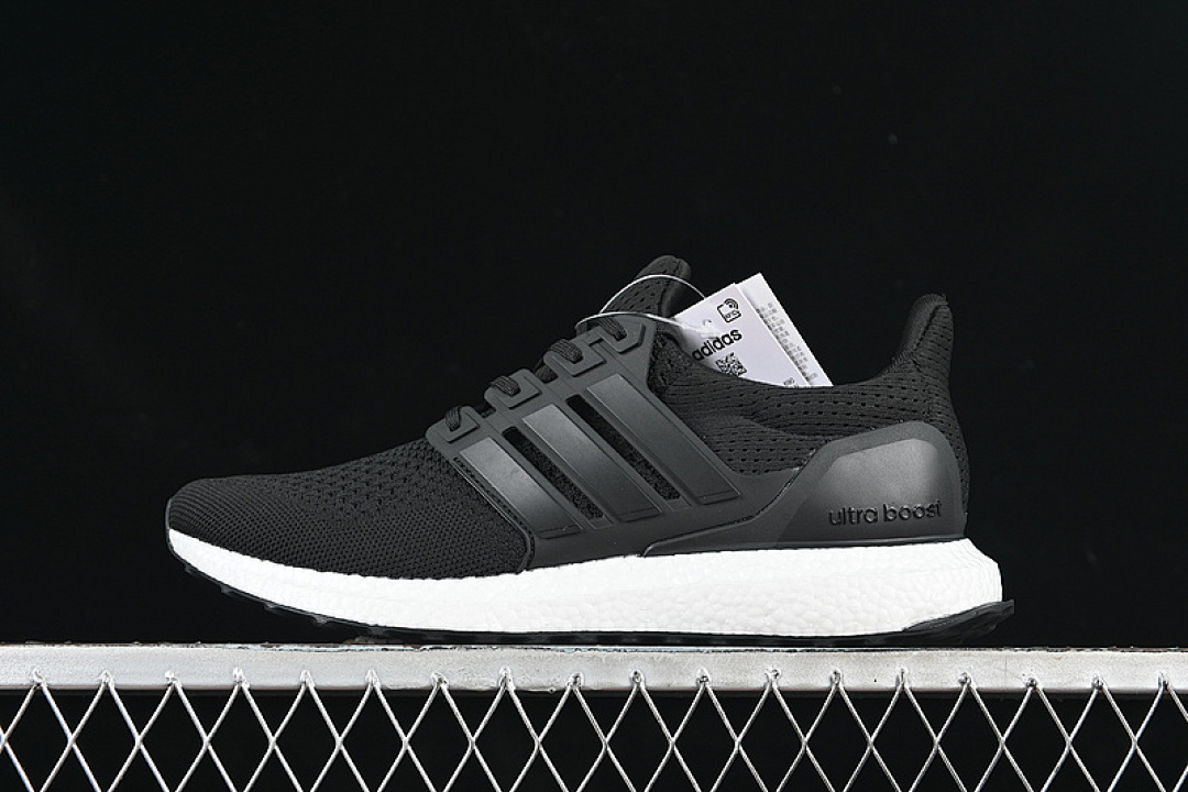 Unbranded [HQ4201]-[ULTRA BOOST 1.0 BLACK/WHITE]-[WOMAN:36-39]-[MAN:40-46], photo 1