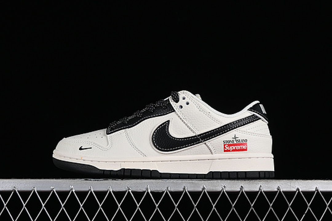 Supreme [BB9866-003]-[SUPREME SB DUNK LOW BLACK/WHITE]-[WOMAN:36-39]-[MAN:40-45], photo 1