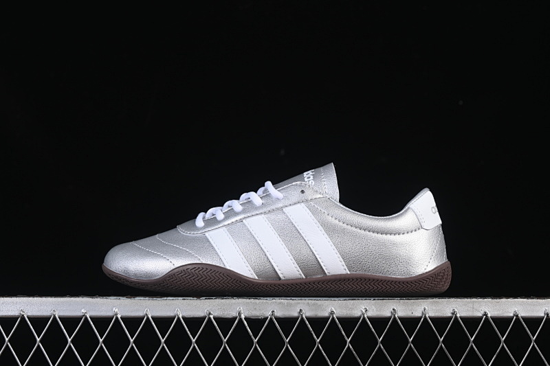 GRAND COURT LO SILVER METALLIC/CRYSTAL WHITE/GUM · JQ9682, photo 1