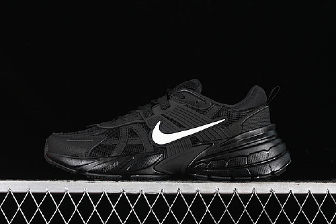 Unbranded [HQ1582-001]-[V2K RUNTEKK RUN BLACK/WHITE]-[WOMAN:35.5-39]-[MAN:40-45], photo 1