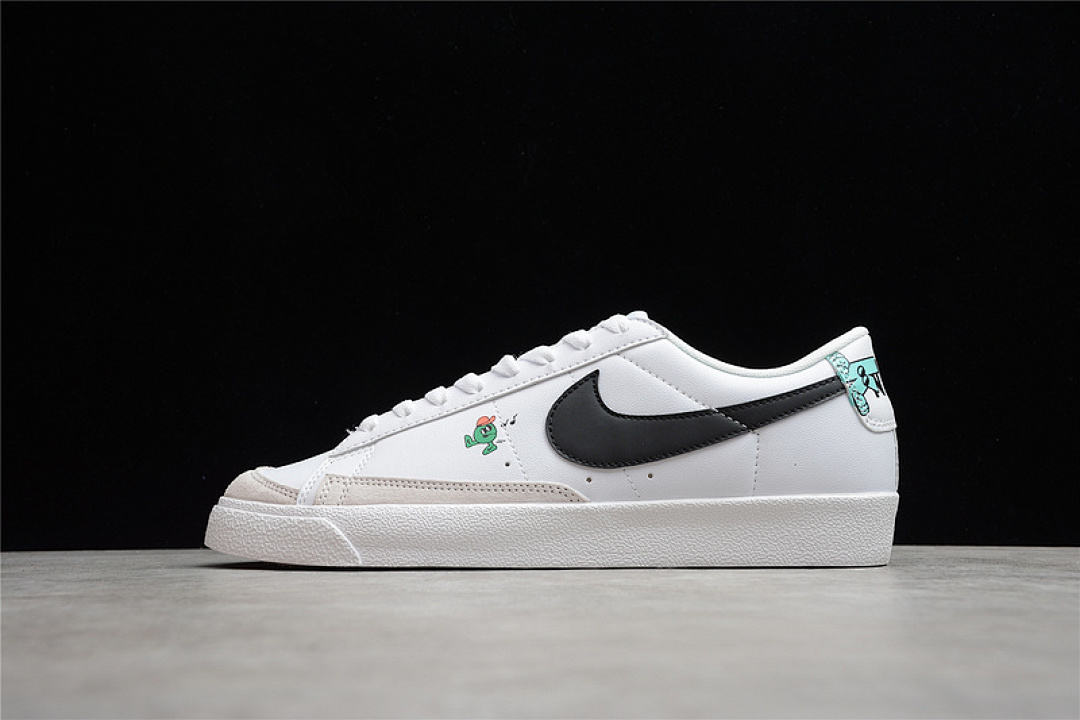 Unbranded [DJ5201-106]-[BLAZER LOW 77 GS THE WORLD IS YOUR PLAYGROUND WHITE/BRIGHT CRIMSON/STADIUM (GREEN]), photo 1