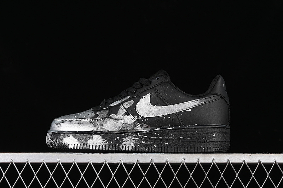 Nike [CW2288-012]-[AIR FORCE 1 07 LOW SILVER/BLACK]-[WOMAN:36-39]-[MAN:40-45], photo 1