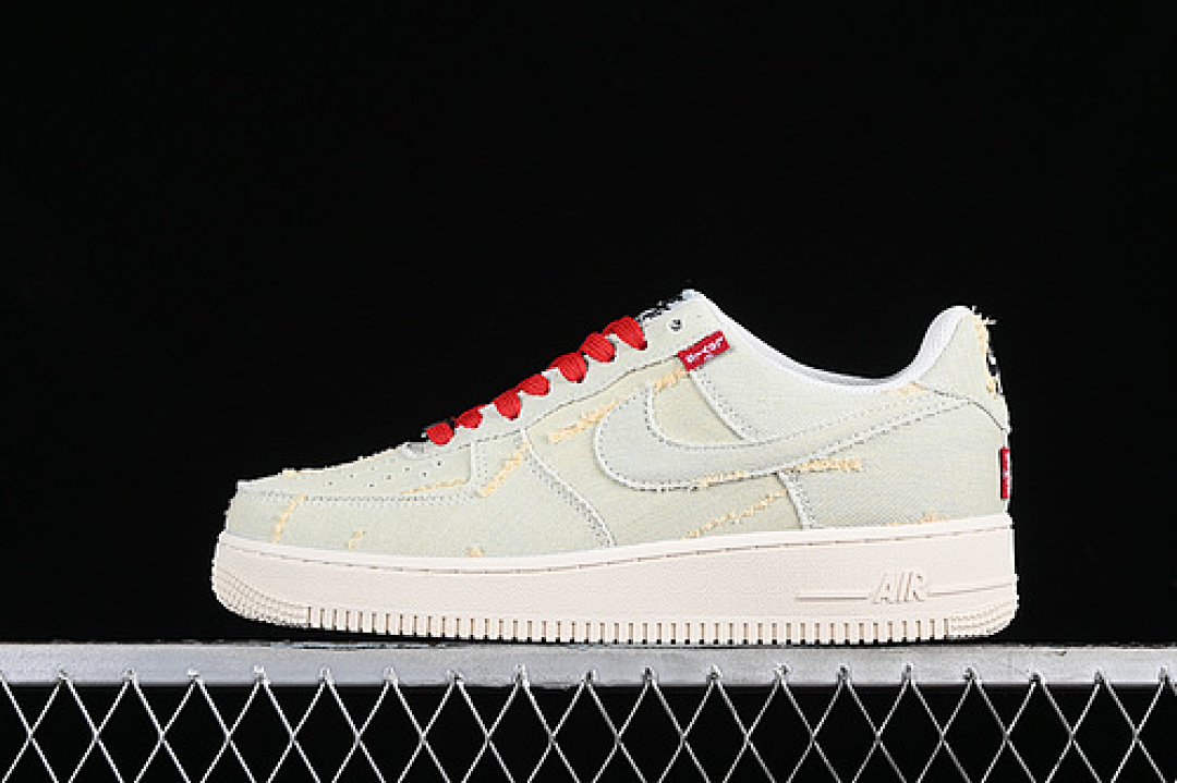 Nike Nike AIR FORCE 1 07 LOW GREEN/RED · CW2288-111, photo 1