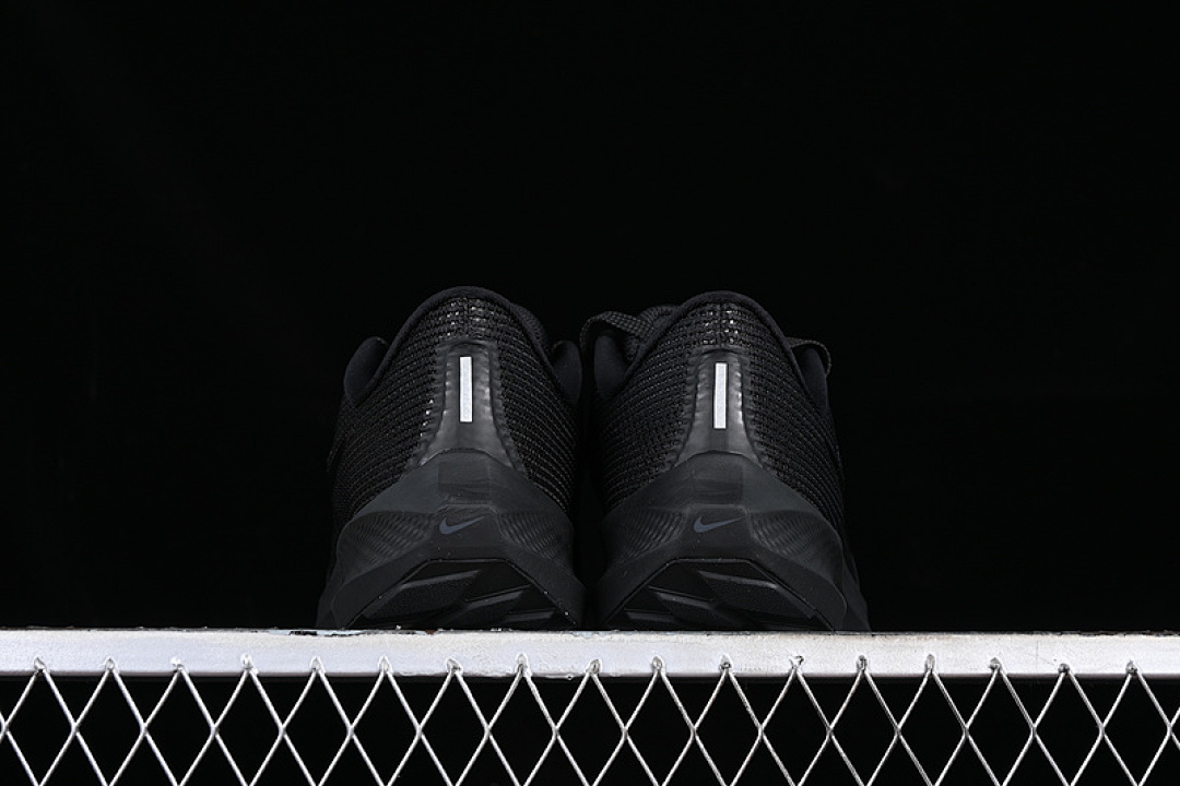 Nike [DV3853-002]-[AIR ZOOM PEGASUS 40 BLACK/SILVER]-[MAN:39-45] - Image 14