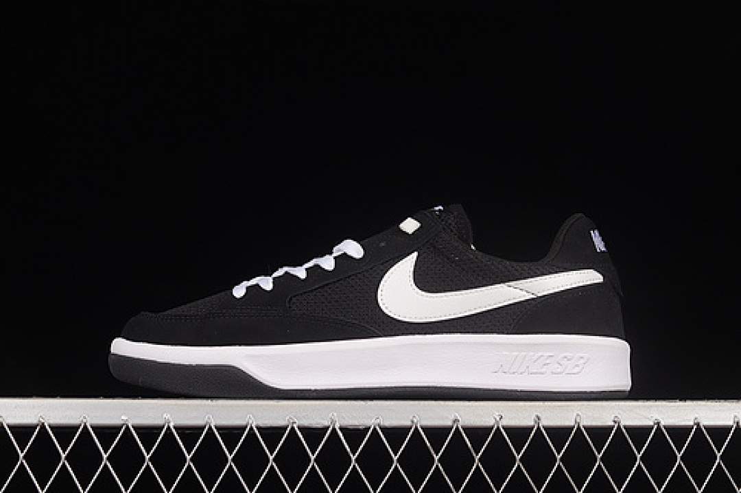 Unbranded [CJ0887-001]-[SB ADVERSARY BLACK/WHITE/BLACK]-[WOMAN:36-39]-[MAN:40-44], photo 1