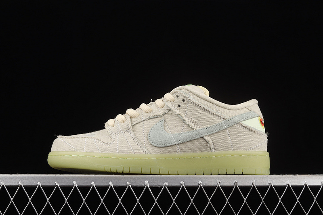 Unbranded [DM0774-111]-[DUNK LOW SB MUMMY COCONUT MILK/SEAFOAM/YELLOW STRIKE]-[WOMAN:36-39]-[MAN:40-47.5], photo 1