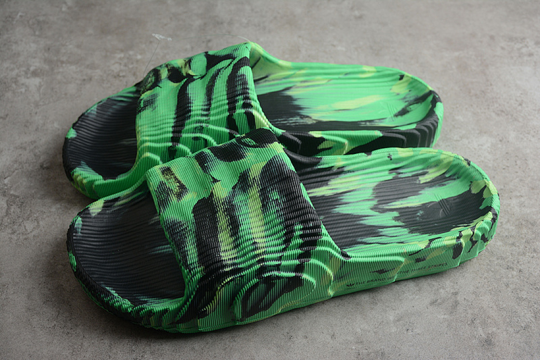 ADILETTE 22 SLIDE GREEN/GREEN/BLACK · GX6952, photo 1
