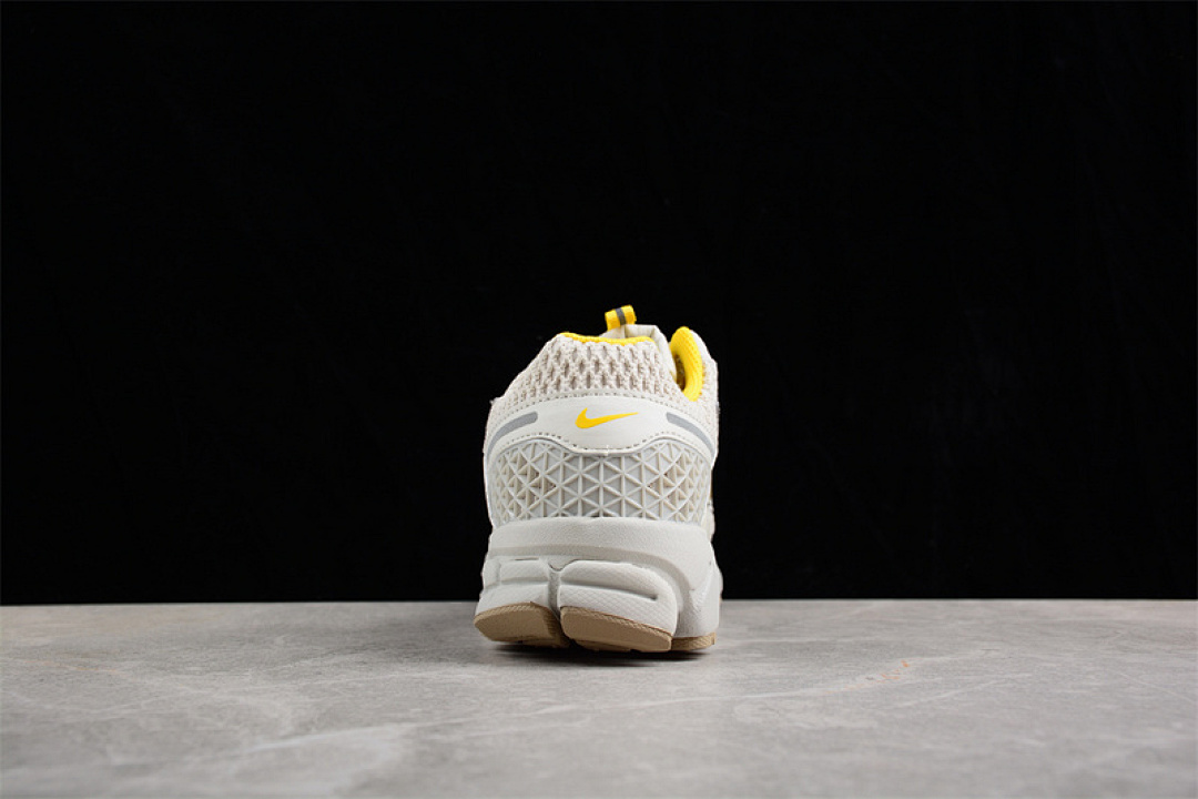 Nike [FJ7694-020]-[AIR ZOOM VOMERO 5 SP LIGHT BONE/SAIL/UNIVERSITY GOLD]-[UNISEX:36-45] - Image 11