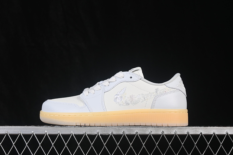 Jordan Jordan 1 RETRO LOW OG SAIL/OFF-WHITE/COCONUT MILK · IF4391-100, photo 1