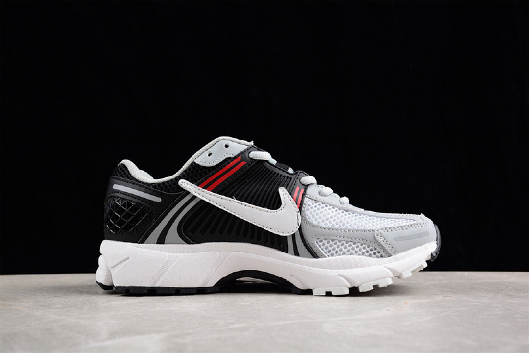 Nike [FD0533-066]-[ZOOM VOMERO 5 SP WHITE/BLACK/GREY/RED]-[WOMAN:36-39]-[MAN:40-45] - Image 12