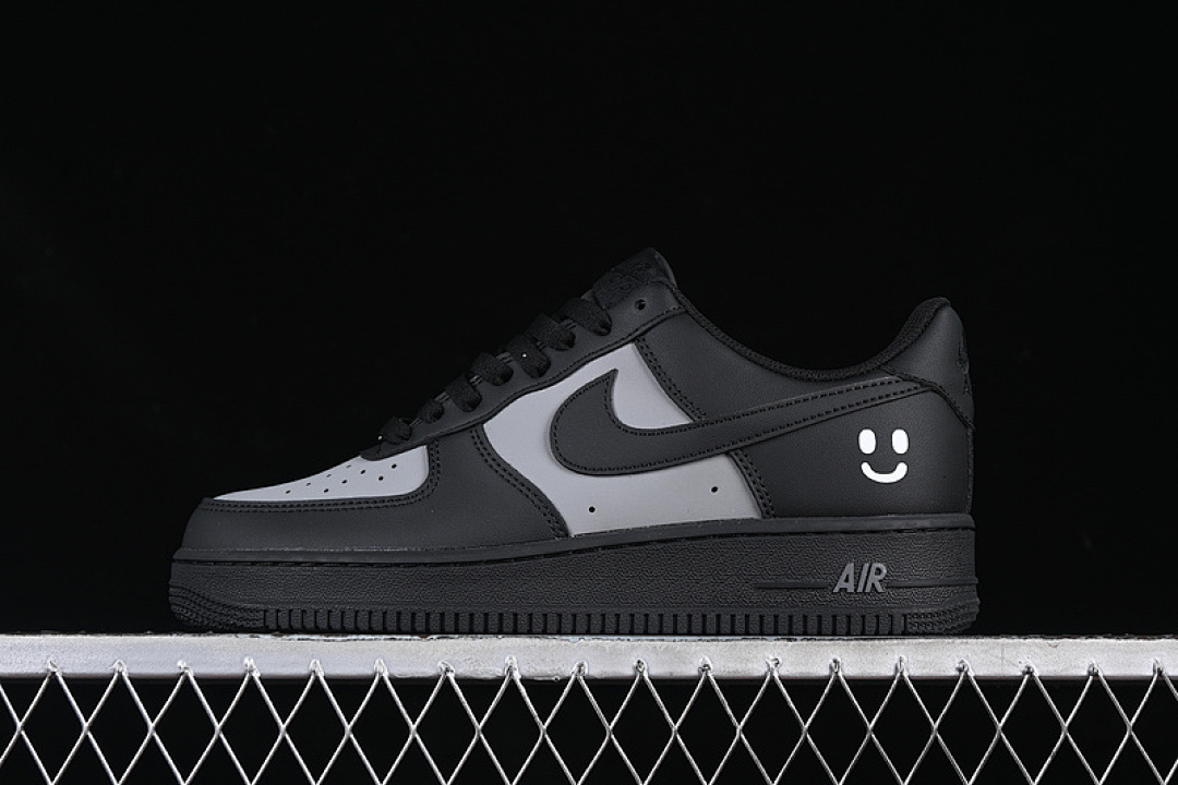 Nike [CW2288-111]-[AIR FORCE 1 07 LOW GREY/BLACK]-[WOMAN:36-39]-[MAN:40-45] - Image 2
