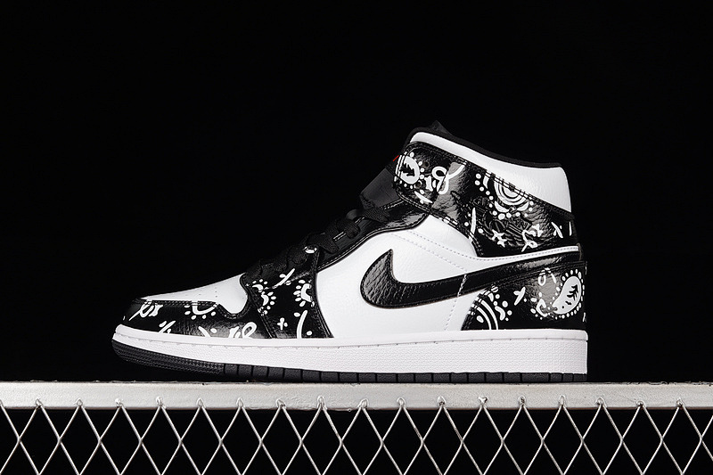 Jordan AIR Jordan 1 MID SE WHITE/BLACK/CHILE RED · 554724-075, photo 1