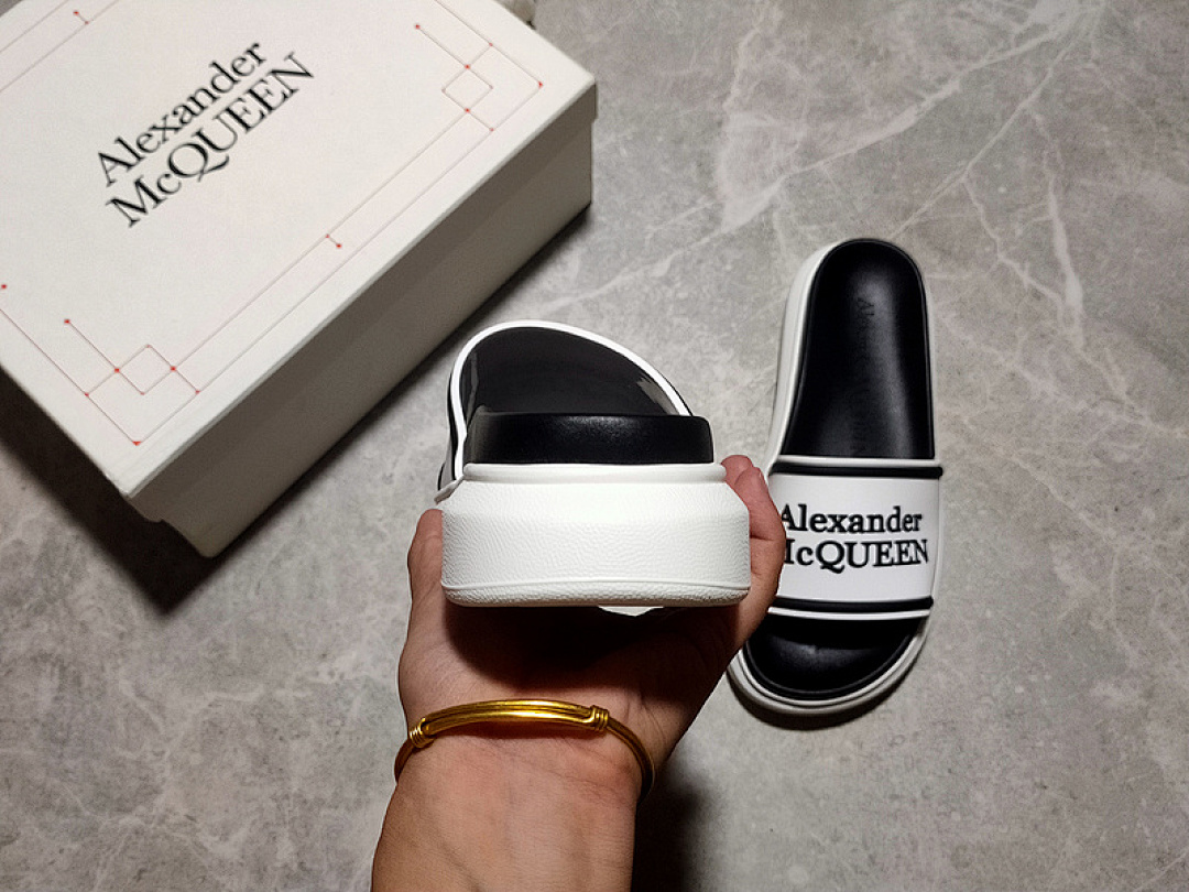 Alexander McQueen [ALE*XANDER MCQUEEN HYBRID SIGNATURE SLIDES WHITE/BLACK/WHITE]-[WOMAN:35-40] - Image 3