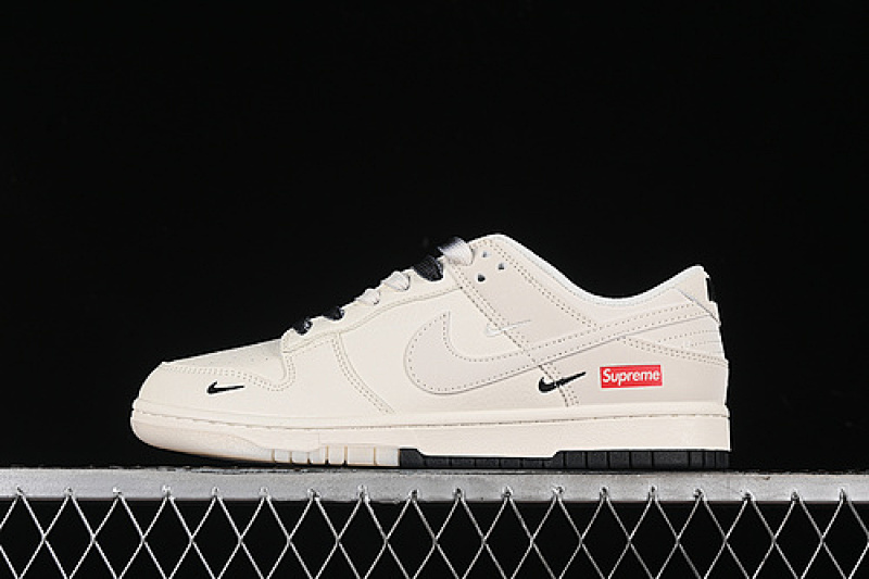 Supreme Nike SB DUNK LOW SUPREME OFF WHITE/BLACK · BB8675-112, photo 1