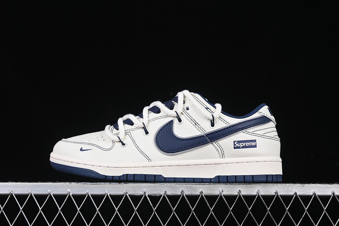 Supreme Nike SB DUNK LOW SUPREME WHITE/BLUE · XX2025-568, photo 1