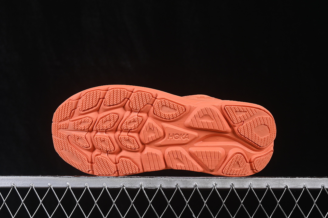 On Running [1162031-PRSM]-[ONE ONE CLIFTON 10 ORANGE/ORANGE/ORANGE]-[WOMAN:36-39]-[MAN:40] - Image 15
