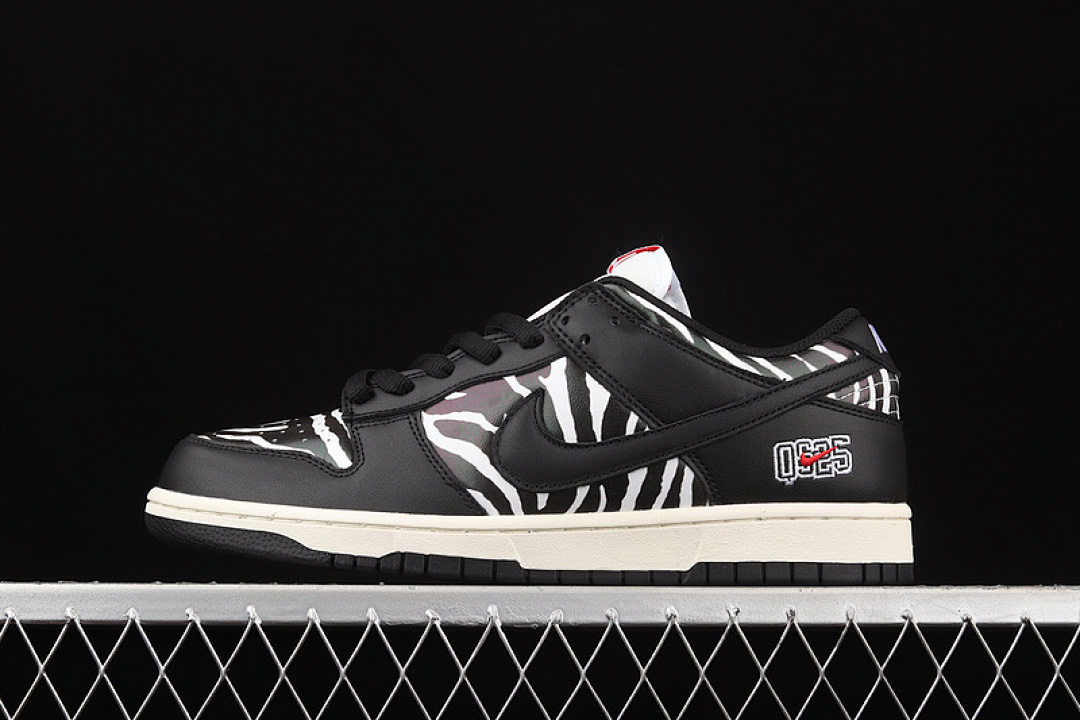 Quartersnacks [DM3510-001]-[QUARTERSNACKS X DUNK LOW SB LITTLE DEBBIE’S ZEBRA CAKES BLACK/BLACK/WHITE], photo 1