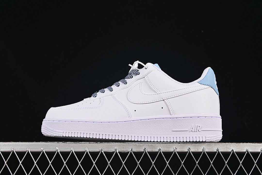 Nike Nike AIR FORCE 1 07 LOW WHITE/BLUE · IB7167-101, photo 1