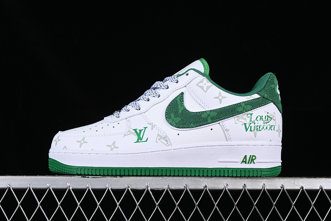 Nike Nike AIR FORCE 1 07 LOW WHITE/GREEN · CV0670-400, photo 1