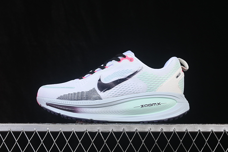 Nike [IM6676-104]-[VOMERO 18 WHITE/GLACIER BLUE/HYPER PINK/BLACK]-[WOMAN:36-39]-[MAN:40-46]