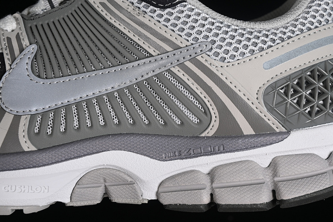 Nike [FD0791-012]-[ZOOM VOMERO 5 LIGHT IRON ORE/METALLIC SILVER/PHOTON DUST/FLATPEWTER/SUMMIT (WHITE]) - Image 8