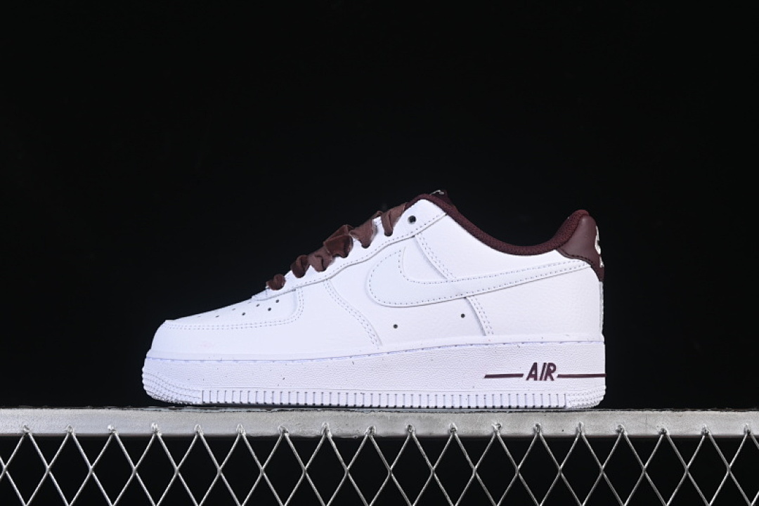 Nike Nike AIR FORCE 1 07 LOW CASUAL SNEAKERS WINE RED/WHITE · HV4403-600, photo 1