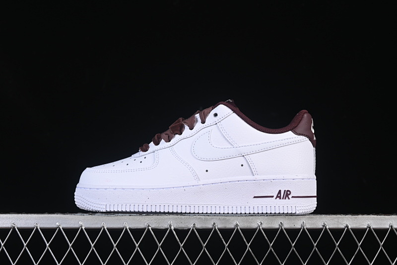 Nike Nike AIR FORCE 1 07 LOW CASUAL SNEAKERS WINE RED/WHITE · HV4403-600, photo 1