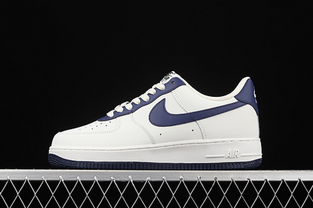 Nike [AL2236-106]-[AIR FORCE 1 LOW 07 WHITE/WHITE/NAVY BLUE]-[WOMAN:36-39]-[MAN:40-45], photo 1
