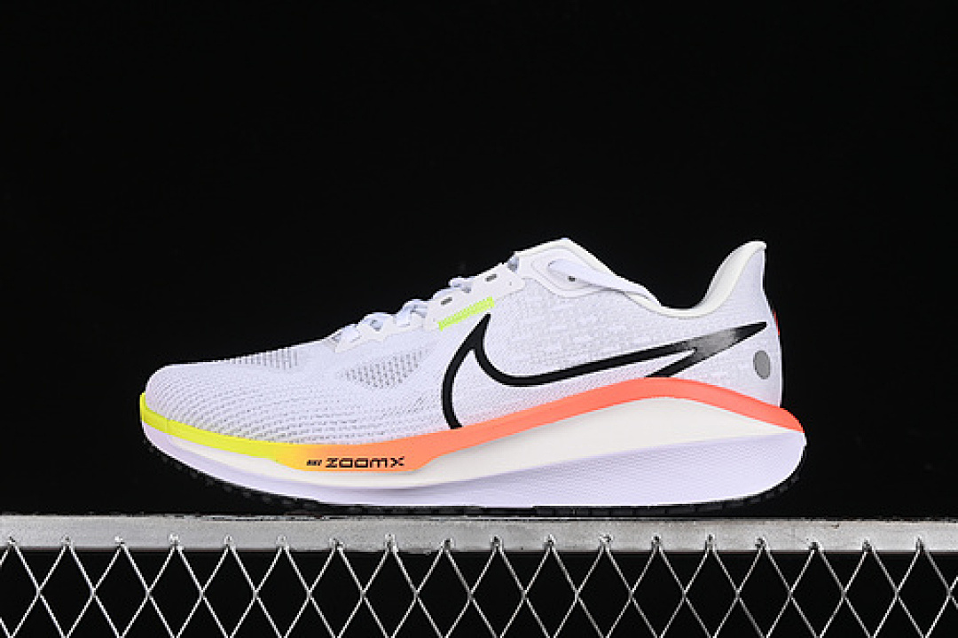 Nike [HF4914-100]-[AIR ZOOM VOMERO 17 WHITE/BRIGHT CRIMSON/VOLT/BLACK]-[MAN:39-46] - Image 3