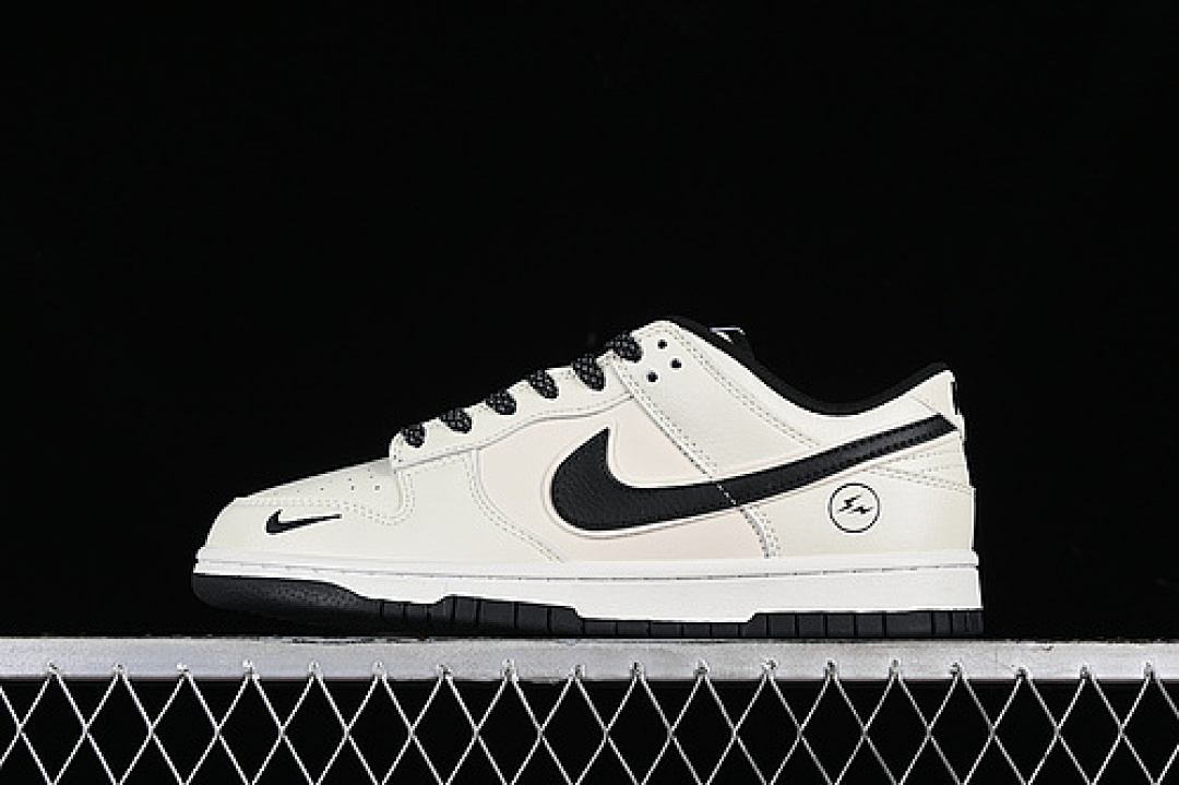 Off-White Nike DUNK LOW SB OFF WHITE/BLACK · XD1688-015, photo 1