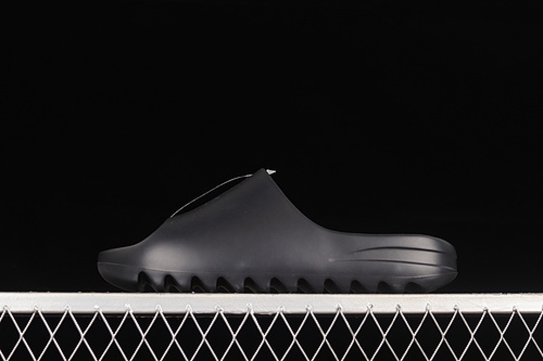 Adidas Adidas YEEZY SLIDE BLACK/BLACK/BLACK · FX0495, photo 1