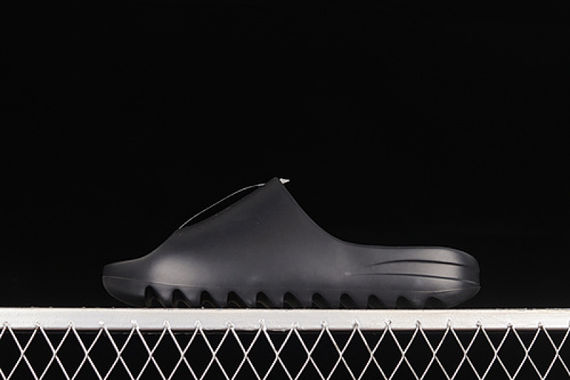 Adidas Adidas YEEZY SLIDE BLACK/BLACK/BLACK · FX0495, photo 1