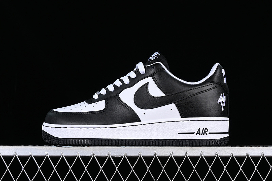 Nike [DR9868-102]-[TERROR SQUAD AIR FORCE 1 07 LOW BLACK/WHITE]-[WOMAN:36-39]-[MAN:40-47.5], photo 1