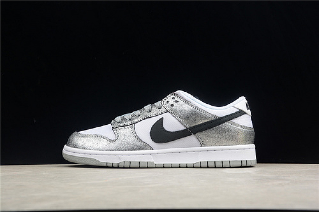 Nike SB DUNK LOW SHIMMER SILVER/BLACK/WHITE · DO5882-001, photo 1